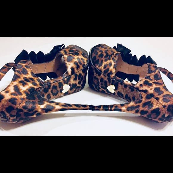Betsey Johnston Iconn Leopard Print Platform - Picture 6 of 8